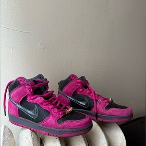 Women’s Nike Dunks 4.5